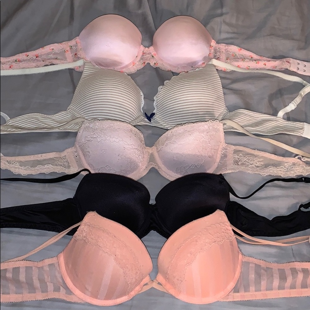 Assortment of gently used bras 💝